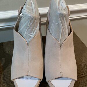 Vince Camuto Jeangel in Moonstone True Suede Platform Heels Size 9.5 NWB